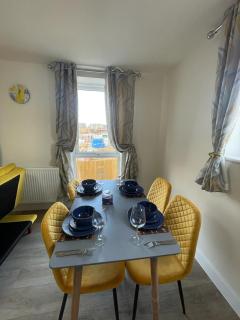 Spacious Apartment in Brooklands - Milton Keynes - 4