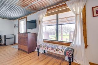 Delightful Carmine Studio on Farm Near Round Top! - Carmine - 4