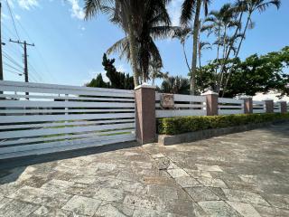 Casa agradável com piscina, a poucos passos da Praia - Peruíbe - 2