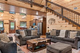 New! Sherwood Chateau - Borders National Forest, 1 mile to Lake, Secluded! - Broken Bow - 3