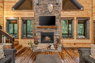 New! Sherwood Chateau - Borders National Forest, 1 mile to Lake, Secluded! - Broken Bow - 4