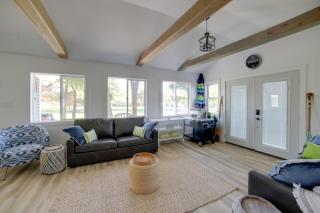 Stylish Grass Lake Retreat - Steps to Park! - 5