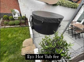 Central Cottage, Hot Tub - Shottery - 0