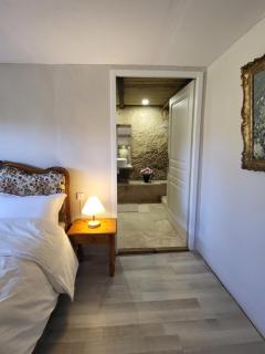 Airbnb: Vieilles Pierres et Rivière en Périgord - Couze-et-Saint-Front - 7