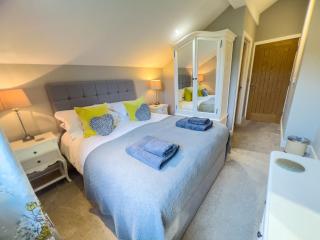 Ullswater View a luxurious ground floor home with 2 bedrooms and bathrooms with lake view - 7
