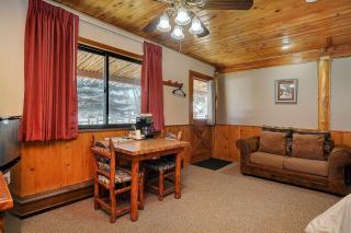 Vista Court Cabins & Lodge - 7