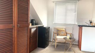 Spacious en-suite in a 5-Bedroom House at Hanwell (2nd Floor) - Hanwell - 8