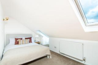 Spacious en-suite in a 5-Bedroom House at Hanwell (2nd Floor) - Hanwell - 2