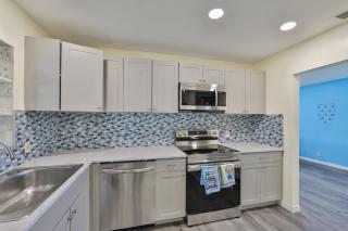 Lovely vacation home 1 block from beach & downtown Gulfport - 3