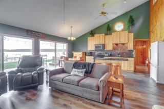 Kalkaska Retreat Private Hot Tub, Dock, Fireplace - 5