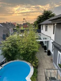 Outlet Center House with Garden & Parking - 0