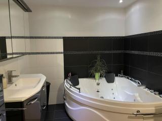 Outlet Center House, Pool-Jacuzzi-Garden-Sundeck - Parndorf - 6