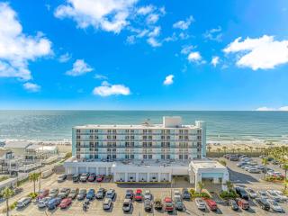 Holiday Inn Resort Oceanfront at Surfside Beach by IHG - Myrtle Beach - 2