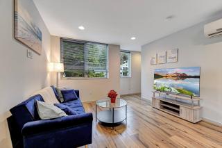 Modern 3 BR Townhouse just steps to Alki Beach - Seattle - 3