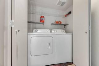 Modern 3 BR Townhouse just steps to Alki Beach - Seattle - 2