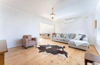 Centrally located at Joffs Beach House WiFi - Victor Harbor - 8