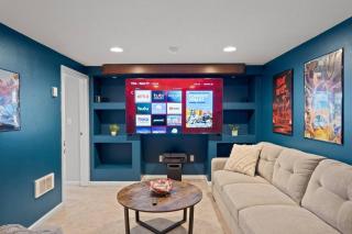 Theater Room Hot Tub 2 Living Rooms Fire Pit - Spokane - 0