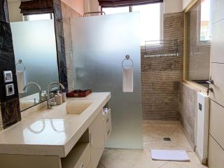 Madewi Apartment - Seminyak - 6