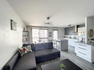 City & cosy, LYON CHARCOT- WIFI - LAVE LINGE - BALCON - PARKING - Lyon - 0