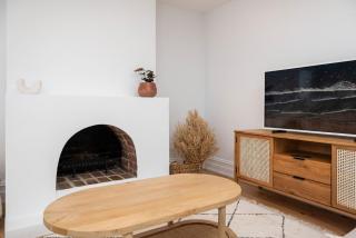 Modern Haven in Vibey Fitzroy Walk to shops - 4