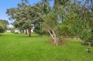 Retro Beach Babe 100 metres to the beach - 6