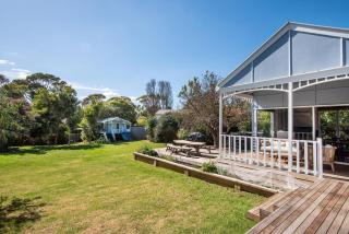 Barker Cottage with Spa in Flinders - 0