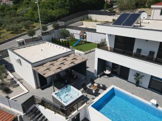 Hilltop Villa - Jacuzzi, Pool, Sauna - Kučine - 9