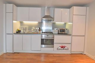 Elegant Central Self Contained Flat by CozyNest. - Reading - 7