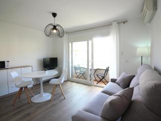 Apartamento renovado en el centro de Roses a solo 150m de la playa, ideal para parejas - ES-228-110 - Roses - 0