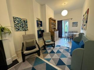 Blachington Cottage, Stunning and Central By Air Premier - Seaford - 3