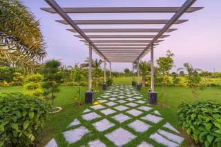 StayVista's Anantam - Luxury 4BR villa with Huge Swimming Pool in Delhi - Nova Deli - 8