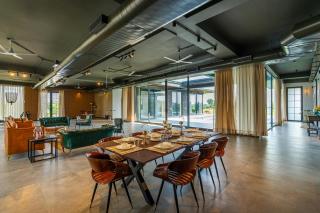 StayVista's Anantam - Luxury 4BR villa with Huge Swimming Pool in Delhi - Nova Deli - 7