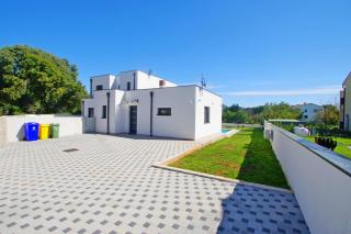 Holiday house with private pool in village Šišan - Šišan - 9