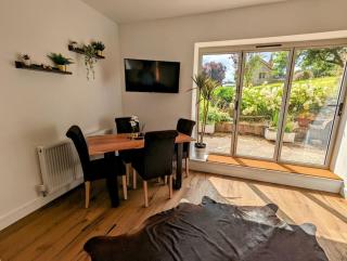 The Snug at Cefn Tilla Court - Usk - 6
