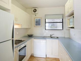 Warroo Apartments - Alexandra Headland - 3