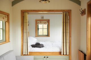 Foot of the Downs Shepherds Hut - 2