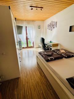 kleine ein Zimmer Wohnung mit Gartenanlage - Salem - 2