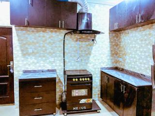 Lugbe Guest House by Select on Airport Rd, 3rooms, 3 King-sized Beds - 4