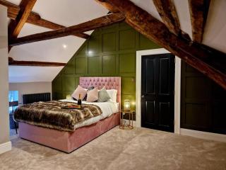 Hamilton-The Cruck Luxury Let - 0