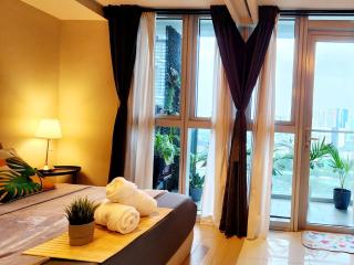 Cozy Minimalist Across Malls with Washer and Parking Near Airport - Manila - 4