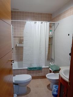 HABITACIONES INDIVIDUALES Wifi TV microondas cerca del Aeropuerto Madrid Habitacion GRANDE WC PRIVADO o Habitacion PEQUEÑA WC COMPARTIDO Muy tranquilas Bien comunicadas tren metro bus Facil aparcamiento SAN SEBASTIAN DE LOS REYES - San Sebastián de los Reyes - 6