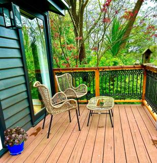 Romantic Retreat with Spa and Private Gardens - 2