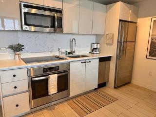 Luxury Beach Apartment Designer Touches & Sea Views -A - 5