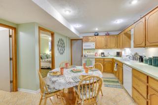 Fort Calhoun Home with Screened Porch and Playground! - - 2