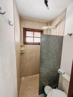 Casas com 2 suítes (ambas com ar split) e internet privativa 300MBPS, no Residencial Village do Bosque, condomínio com quiosques com churrasqueiras , piscina, sauna portaria 24hrs, a aproximadamente 200m da praia de Taperapuã Axé Moi - 1