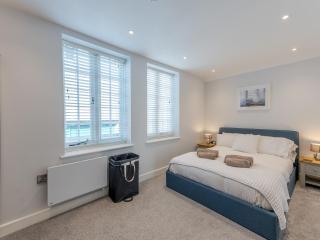 Pass the Keys Dahlia Contemporary town centre apartment - Shrewsbury - 9
