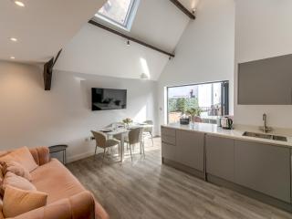 Pass the Keys Dahlia Contemporary town centre apartment - Shrewsbury - 0