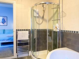 Stylish 3-bedroom home in Canterbury City-Centre - Superb Location! - 2