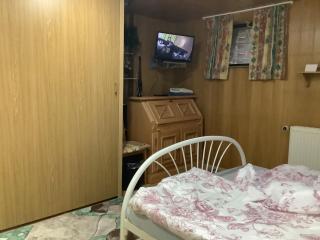 Schönes Doppelbettzimmer im Untergeschoss inkl Parkplatz nach Verfügbarkeit - Essen - 5