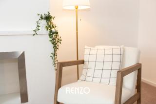 Inviting 3-bed Home in Nottingham by Renzo, Driveway, Smart TV with Netflix! - Nottingham - 6